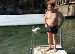 Calenda scopre l’imperialismo USA e convoca l’UE: tranquilli, sono le solite supercazzole di Carletto
