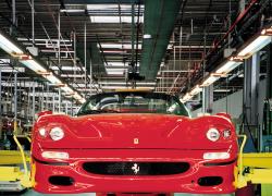 Ferrari, stime al ribasso dagli analisti, Ebit atteso al 29,1% nel 2026, la società compra 2,1 milioni in azioni proprie sul NYSE