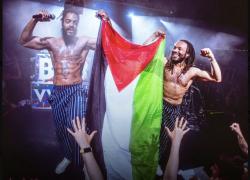 Bob Vylan fa causa a RTÉ, duo accusato da emittente irlandese di “cori antisemiti” per aver cantato “Morte alle Idf” contro il genocidio a Gaza