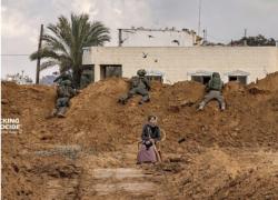 Gaza, donna anziana Sharifa Qdeih abusata da Idf e poi usata come scudo umano durante assalto a est di Khan Younis nel febbraio 2024 - VIDEO