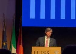 Messina (Intesa SanPaolo): "Italia, debito al 137% del PIL, troppe spese per guerre invece che per diseguaglianze; senza capitale umano l'IA vale zero"