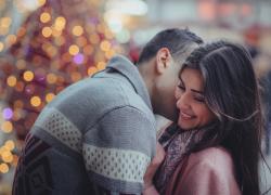 L'amore non nasce solo da un gioco di sguardi e sorrisi, ma anche dall'odore: ecco il mix di segnali alla base della "sensazione di chimica"