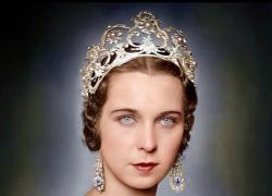 La Reggia di Caserta ospiter&agrave; sabato 20 dicembre lo spettacolo del Gran Ballo a Corte in occasione della mostra "Regine. Trame di cultura e diplomazia tra Napoli e l'Europa" e sar&agrave; aperta al pubblico fino alle ore 23