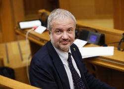 Manovra, cancellati i 3 mesi in pi&ugrave; per andare in pensione, annullate anche le modifiche sul riscatto della laurea: gli anni varranno per intero