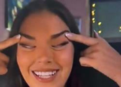 Miss Finlandia mima occhi a mandorla asiatici: espulsa dai concorsi di bellezza con accusa di razzismo, titolo e corona ritirati