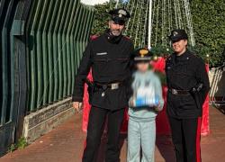 Mugnano di Napoli, Alessio 11enne da poco orfano di mamma scappato di casa per vendere disegni e comprare regalo a sorella di 3 anni ritrovato dai CC