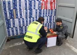 Genova, sequestrate 85mila confezioni di noodles istantanei in porto, contenevano proteine animali vietate