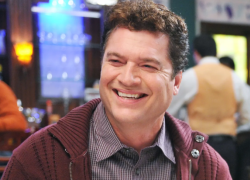 Addio a Patrick 'Pat' Finn, morto a 60 anni il volto comico delle sitcom "Friends", "Seinfeld" e "The Middle" per "tumore" diagnosticato nel 2022