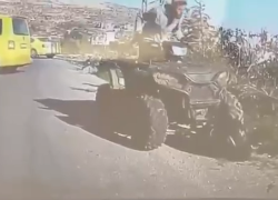 Cisgiordania, il VIDEO CHOC del riservista Idf che investe deliberatamente col quad un palestinese in preghiera a Deir Jarir: aperta indagine