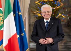 Mattarella e il sermone di Capodanno: pace universale, Rai salvifica e l&rsquo;Italia raccontata come un d&eacute;pliant turistico