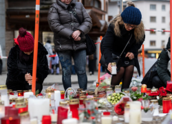 Incendio Crans Montana, rogo causato da candele su bottiglie, Procura elvetica avvia indagini per incendio, omicidio e lesioni colpose