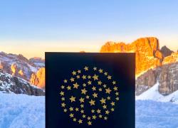 Cortina d'Ampezzo al Lagazuoi Expo Dolomiti apre il 3 gennaio la nuova mostra Cortina di Stelle di Fulvio Morella