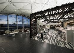 Lounge American Express Centurion Hong Kong, se sei celiaco ti lasciano digiuno, carta Amex platino inutile; a 16enne: "neanche un uovo, cerca un bar"