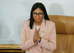 Venezuela, chi &egrave; Delcy Rodr&iacute;guez, la "fedelissima" di Maduro nuova Presidente ad interim: dal padre marxista torturato alla Rivoluzione Bolivariana