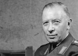 Adolf Heusinger, chi &egrave; il fedelissimo di Hitler e membro della Wehrmacht nazista salito ai vertici della Nato