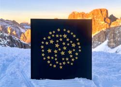 Costellazioni di stelle e opere d&rsquo;arte in linguaggio braille sulle vette dolomitiche per gli atleti e i visitatori di Milano-Cortina 2026