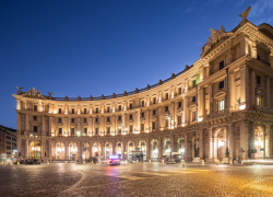 Feltrinelli, possibile vendita di Palazzo Esedra per circa &euro;250 milioni; a dicembre 2025 scaduti i contratti attivit&agrave; commerciali nell&rsquo;edificio di Piazza Repubblica