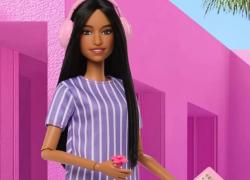 Barbie autistica, impazza il dibattito sul nuovo modello ma le vendite della bambola di Mattel sono in picchiata: -16% nel 2025