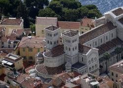 Monte-Carlo, tre guardie della cattedrale oggetto di molestie da parte dell&rsquo;arcidiacono. Padre Deltreuil, 67 anni, condannato a sei mesi di reclusione con sospensione condizionale dal tribunale di Monaco