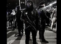 USA, tornano le Black Panthers armate nelle strade: "Difendiamo i quartieri dagli agenti ICE e DHS, con noi la gente si sente pi&ugrave; sicura&rdquo;