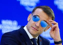 Macron vieta in Francia i social media ai minori di 15 anni e dichiara "Il cervello dei nostri figli non &egrave; in vendita"