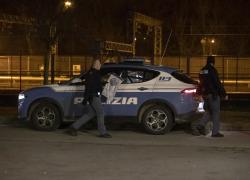 Sparatoria Milano, indagato per omicidio il poliziotto che ha ucciso 28enne pusher marocchino: "Ho avuto paura e ho mirato alla sagoma"