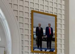 Usa, foto di Trump e Putin appesa nell&rsquo;atrio della Casa Bianca tra ala ovest e residenza presidenziale, lo scatto dopo vertice in Alaska
