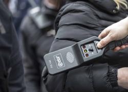 Sicurezza nelle scuole, introdotti i metal detector contro la violenza giovanile, Valditara e Piantedosi firmano la circolare
