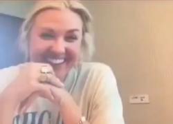 Erika Kirk "ride con i dipendenti di Tpusa 5 giorni dopo la morte di Charlie Kirk: 'Mi sento benedetta, ognuno vive il lutto in modo diverso'" - VIDEO