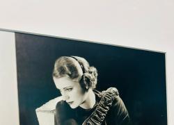 LEE MILLER: donna d&rsquo;avanguardia capace di coniugare stile e bellezza con la fotografia, attraversando i circoli degli artisti e delle menti geniali fino a confrontarsi con l&rsquo;abisso della guerra e la complessit&agrave; della diplomazia politica