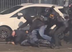 Corteo Torino per Askatasuna, dimesso l'agente picchiato, prognosi di 20 giorni, arrestato aggressore 22enne Angelo Simionato