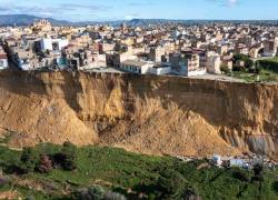 Frana a Niscemi ancora in movimento, procuratore Vella: "Valuteremo se ci sono state condotte omissive, l&rsquo;inchiesta partir&agrave; dal 1997"