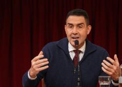 Vannacci evapora dalla Lega e partorisce se stesso: acido patriottico, divise immaginarie e l&rsquo;ennesima allucinazione chiamata destra