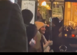 Fiamma olimpica al Duomo di Milano: un'accensione che emoziona e riscalda da pioggia e freddo i presenti e d&agrave; speranza a tutti-VIDEO 