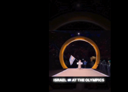 Fischi ad Israele alla cerimonia d'apertura delle Olimpiadi, delegazione attaccata per genocidio a Gaza: "Vergogna, voi qui e Russia no" - VIDEO