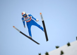 Olimpiadi Milano-Cortina, "acido ialuronico nel pene per aumentare volume della tuta e saltare lontano": "Non &egrave; doping", ma la WADA indaga 