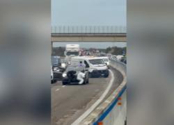 Assalto a portavalori sulla Brindisi-Lecce, camion in fiamme e sparatoria con i carabinieri, arrestati due membri della banda - VIDEO della rapina