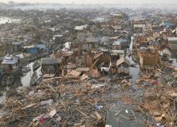 Makoko, Lagos, Nigeria: quando la "rigenerazione urbana" dei grattacieli di lusso cancella 80mila vite facendo pulizia etnica "dei poveri"