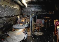 Crans-Montana, le foto dell'interno di "Le Contellation": mobili carbonizzati, divani bruciati, soffitto collassato e muri anneriti - GALLERY