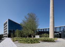 Casa Moncler a Milano, oltre 14.000 m&sup2; di pavimentazione tessile Ege Carpets realizzata con scarti dei prodotti Moncler e soluzioni impiantistiche ad "alta efficienza energetica"