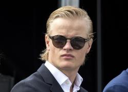 Marius Borg H&oslash;iby ha un problema di salute: il figlio della Principessa Mette-Marit di Norvegia collassa durante il processo per stupro