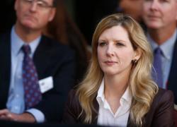 Epstein Files, responsabile legale Goldman Sachs Kathy Ruemmler annuncia dimissioni, trovato scambio mail con Jeffrey definito &ldquo;fratellone&rdquo;