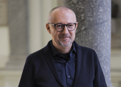 Oniverse risultati 2025, ricavi di &euro;3,7 mld (+4,8%), fatturato prodotto all'estero a &euro;2,3 mld; investimenti per &euro;350 mln 