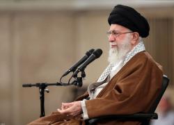 Iran, Khamenei minaccia gli Usa: "Una nave da guerra &egrave; pericolosa, ma non quanto l'arma che pu&ograve; mandarla in fondo al mare" - VIDEO