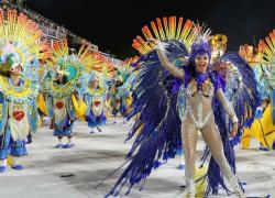 Rio de Janeiro, in un tripudio di colori e costumi la scuola di samba Unidos de Viradouro vince il titolo del Carnevale carioca