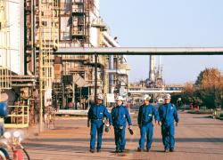 Eni approva nuovo investimento a Sannazzaro de&rsquo; Burgondi e amplia capacit&agrave; di produzione di biocarburanti a Priolo e Sannazzaro entro il 2028