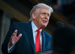 Trump sullo Stato dell'Unione: "&Egrave; l'et&agrave; dell'oro degli Usa, decisione infelice della Corte Suprema sui dazi", ma consenso calato al 40%