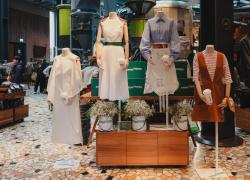 Starbuck, "The Apron Project" reinterpreta l&rsquo;iconico grembiule con quattro designer per la Women&rsquo;s Fashion Week di Milano 