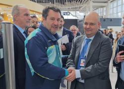 Primo  volo Aeroitalia con due cani di quasi 30 kg in cabina, alla presenza del Ministro Salvini