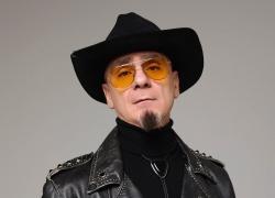 S'&egrave; svegliato il J Ax; la politica serva della finanza. Sai la scoperta. Ma appena ieri diceva che erano balle